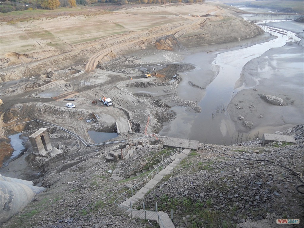 2011-Novembre - Travaux au pied du barrage 01