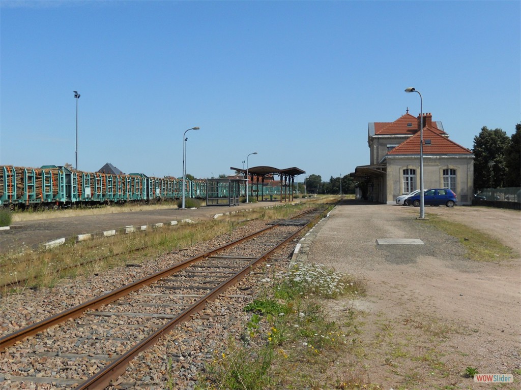 2013-Autun Gare train bois 2